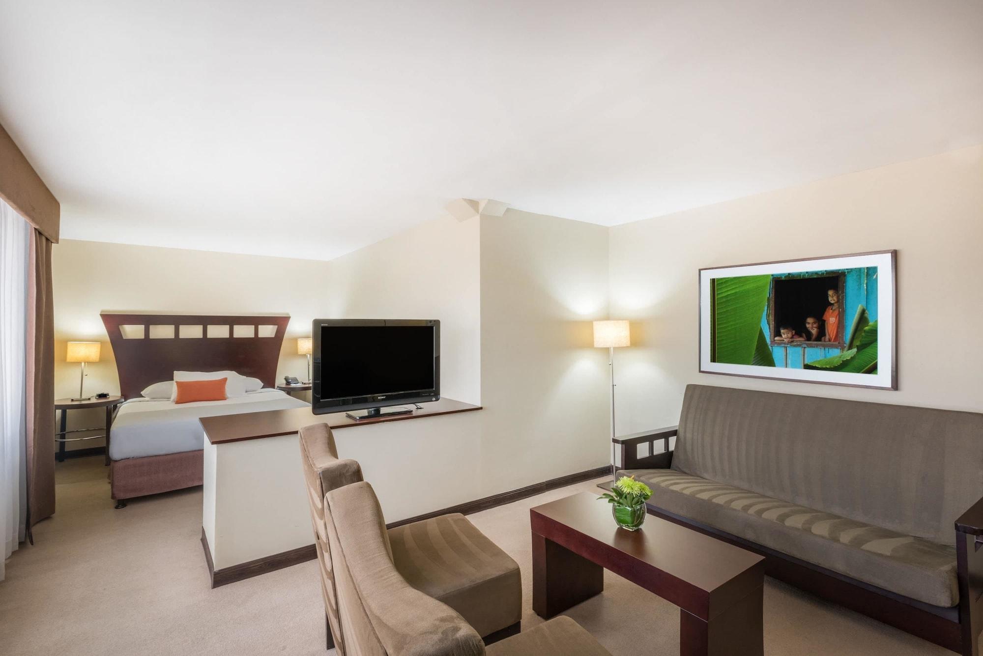 Отель Tryp By Wyndham San Jose Sabana Экстерьер фото