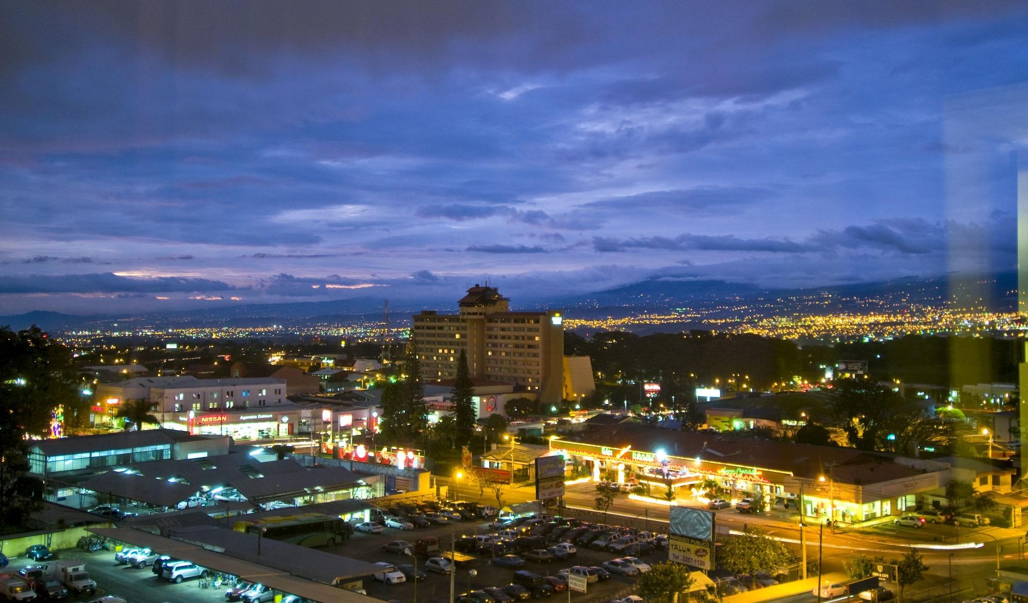 Отель Tryp By Wyndham San Jose Sabana Экстерьер фото